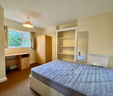 4 bedroom semi-detached house to rent - Photo 3