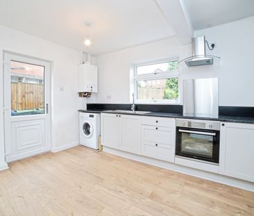 Shaftesbury Avenue - Photo 1