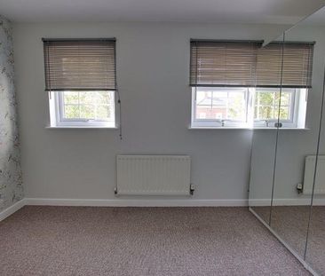 3 bedroom terraced house to rent - Photo 2