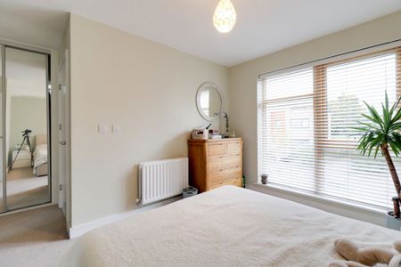 A 2 Bedroom Flat in Leckhampton Place, GL50 0FB - Photo 4