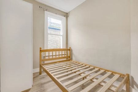 3 bedroom maisonette in Fulham - Photo 4