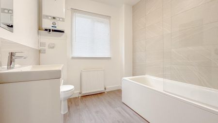 Priors Wood Road, Hertford Heath - Photo 4