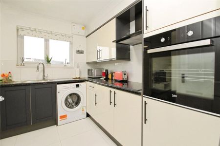 2 bedroom maisonette to rent - Photo 5