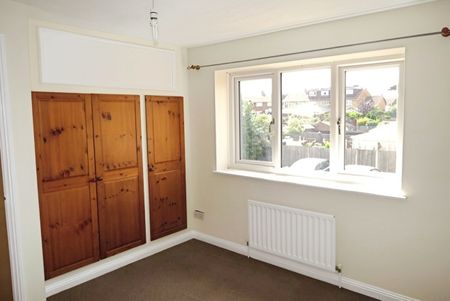 2 bed terraced house to let in Kent - Photo 4