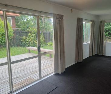 Grab this one - 3 Bedroom/1 Bathroom/Open Plan Living - Photo 6