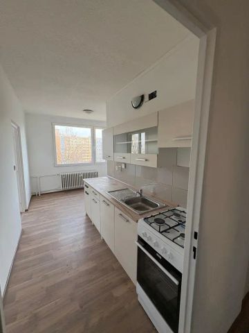 Atraktivní byt 3+1 po rekonstrukci v klidné části Duchcova. - Fotografie 2