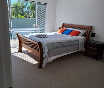 Furnished room near Parkwood tram stop - Photo 5