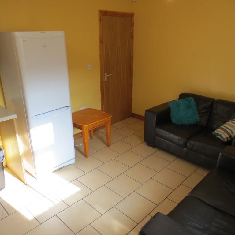 Great Apartment, 2A Carmel Street, Queens University Quarter, Belfast, BT7 1QE - Photo 1