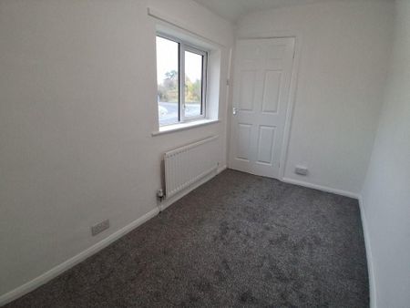 3 bedroom end of terrace house to rent - Photo 2