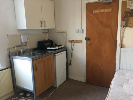 Studio to rent - Photo 2