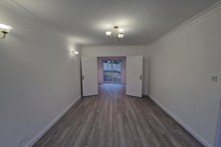 College Green, YEOVIL - Photo 3