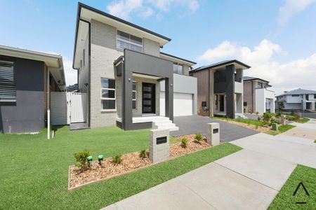 33a Cohen St, Gledswood Hills NSW 2557 - House For Rent | Domain - Photo 3