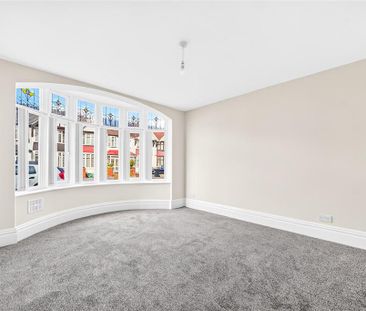 3 bedroom end of terrace house to rent - Photo 4
