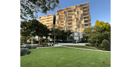 Top Floor Luxury Penthouse – Gateway Bridge Views, 3 Bed + 2.5 Bath, 2 Car - Photo 5