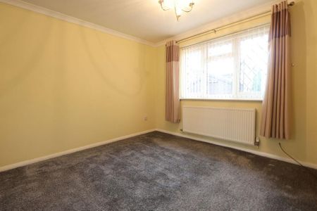 2 bedroom semi-detached bungalow to rent - Photo 4