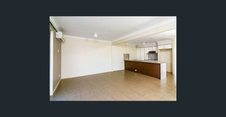 Modern Townhouse in Quiet Off Street Location - Photo 2