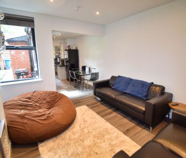 4 bedroom terraced house to rent - Photo 6