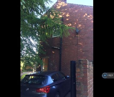 2 bedroom end of terrace house to rent - Photo 1