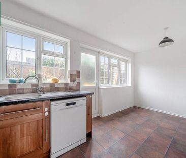 3 bedroom end of terrace house to rent - Photo 3