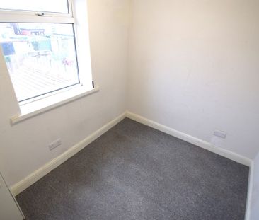 To Let 2 Bed Mid Terraced House - Photo 4