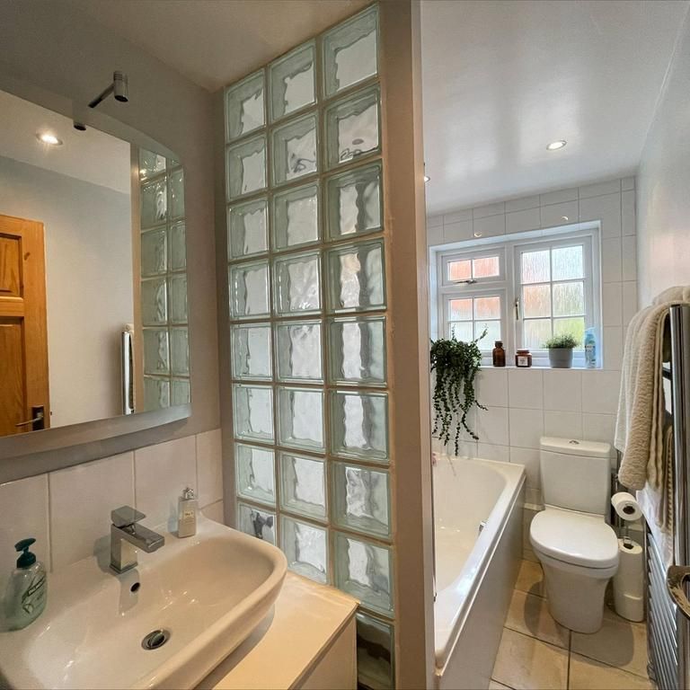 2 bedroom house to rent - Photo 1