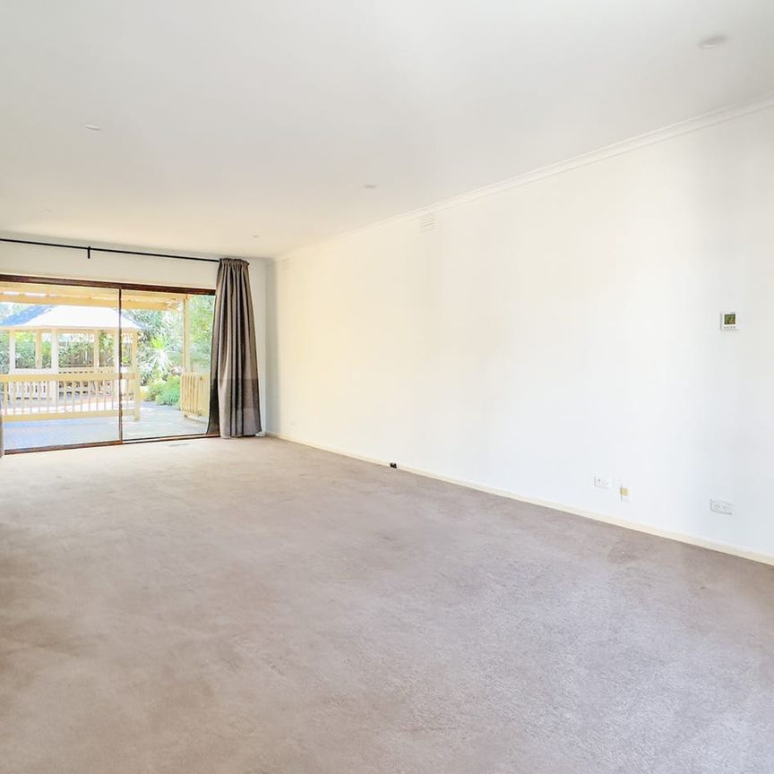 Large size house at Glen Waverley - Photo 1