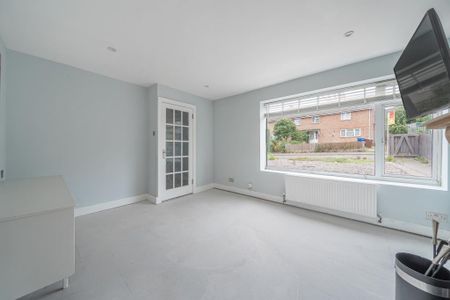 3 bedroom terraced house to rent - Photo 3