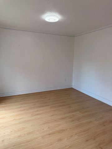 For Lease - 191 Burndale Avenue, Toronto, Ontario - Photo 2