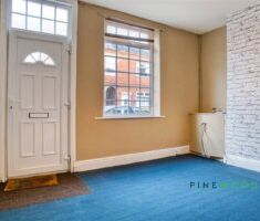 3 BEDROOM House - Terraced - Photo 2