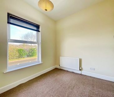 3 bedroom Mid Terraced House to let - Photo 3