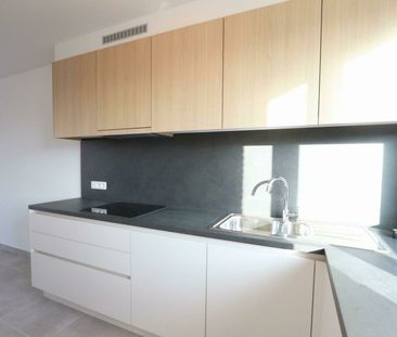 Prachtig nieuwbouwappartement met terras én autostaanplaats te huur... - Photo 3