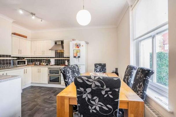 Rhodes Gardens, Morley, LS27 - Photo 1