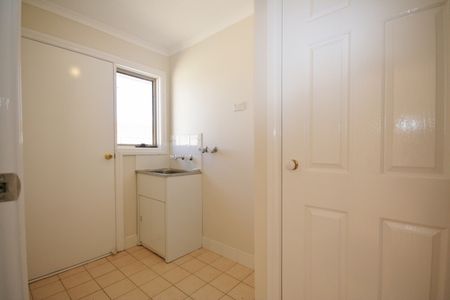 42B Maloney Street, Queanbeyan NSW 2620 - House For Rent | Domain - Photo 4