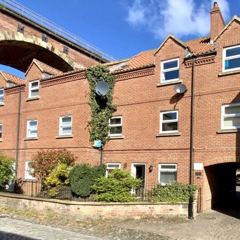 3 bedroom flat to rent - Photo 2