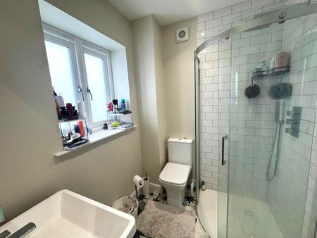 3 bedroom end of terrace house to rent - Photo 4