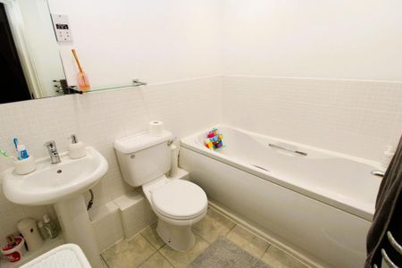 2 bedroom flat to rent - Photo 5