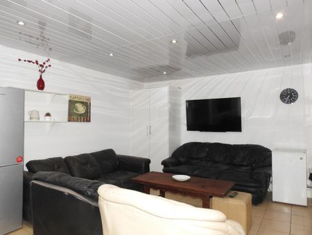 8 bedroom terraced house to rent - Photo 2