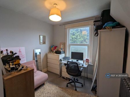 2 bedroom flat to rent - Photo 4