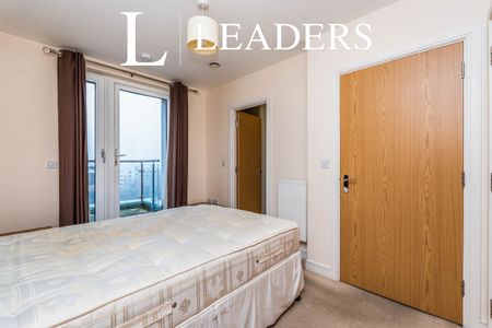 2 bedroom apartment to rent Ocean Way, Southampton, Hampshire, SO14 - Photo 3