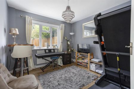 3 bedroom semi-detached house to rent - Photo 5