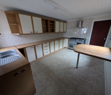 4 bedroom detached house to rent - Photo 3