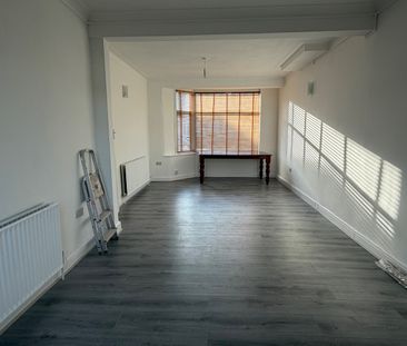 3 Bed Semi-Detached House, Belvedere Road, E10 - Photo 1