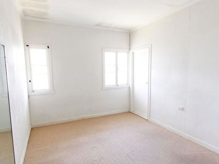 ART DECO STYLE HOME IN THE HEART OF NAMBOUR - Photo 5