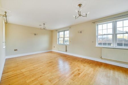 Kensington, Eastbourne | Four-Bedroom House - Photo 2