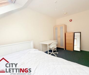 3 bedroom flat to rent - Photo 2