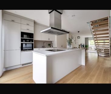 Ljust och rymligt radhus med 5 rum i populära Skuru, Nacka! - Foto 3