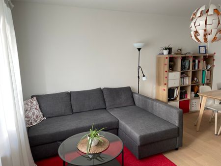 Bel appartement rénové de 3 pièces avec place de parking dans un endroit calme à Zurich - Foto 2