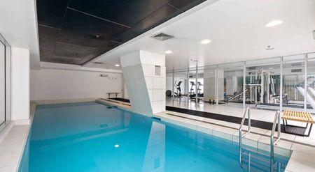 SUNNY "PARKSIDE" STUDIO APARTMENT - Photo 2