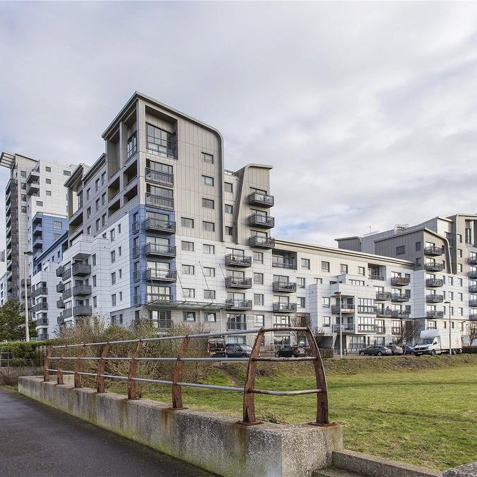 3 bedroom flat to rent - Photo 1