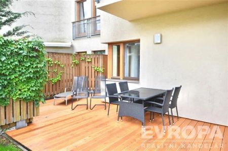 Pronájem 2+kk se zahradou, terasou a garážovým stáním | Praha 5 – Hlubočepy - Фото 3
